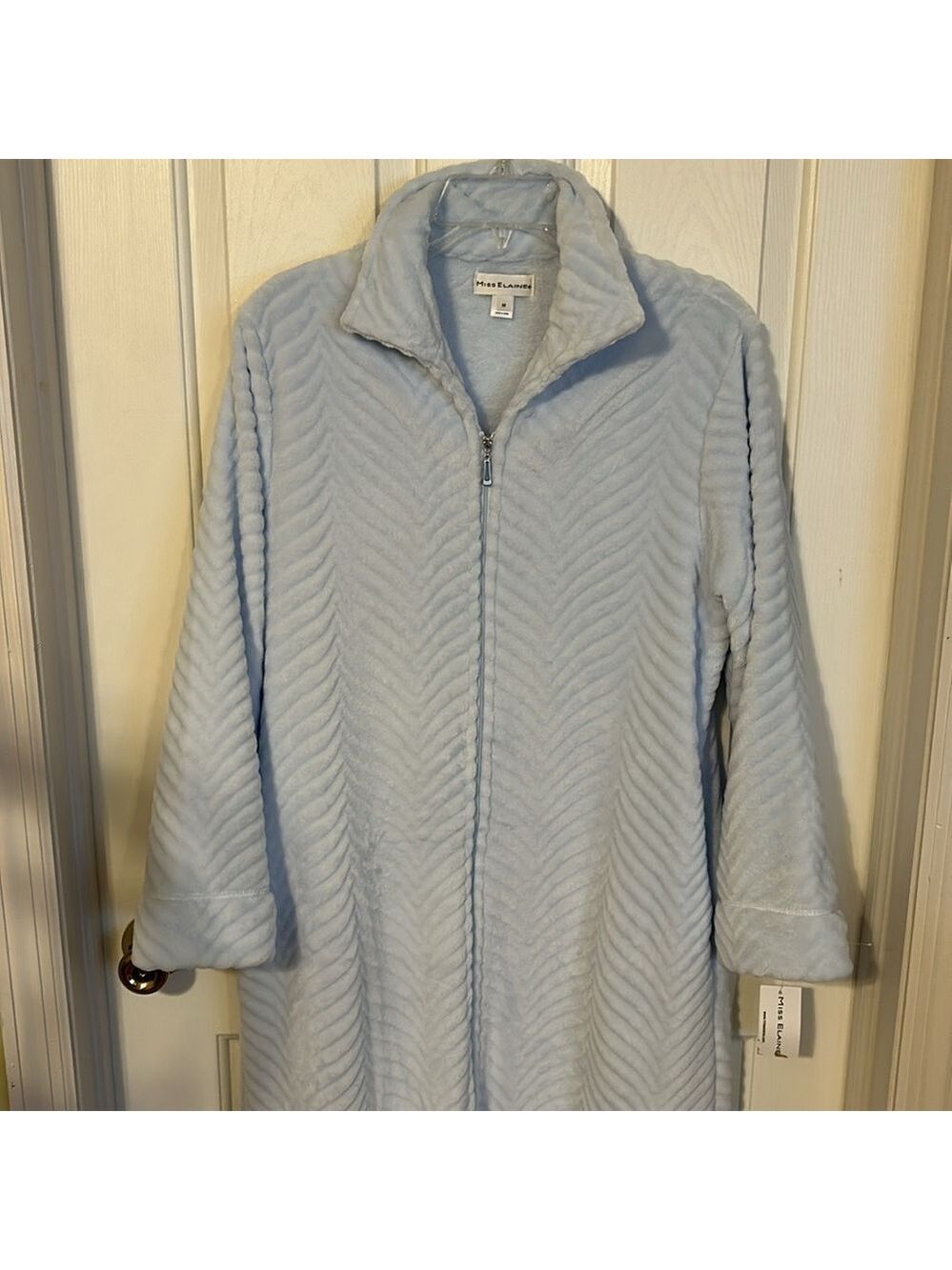 Miss Elaine zip front robe, pastel Blue, size M, NWT, good condition. Cozy,plush